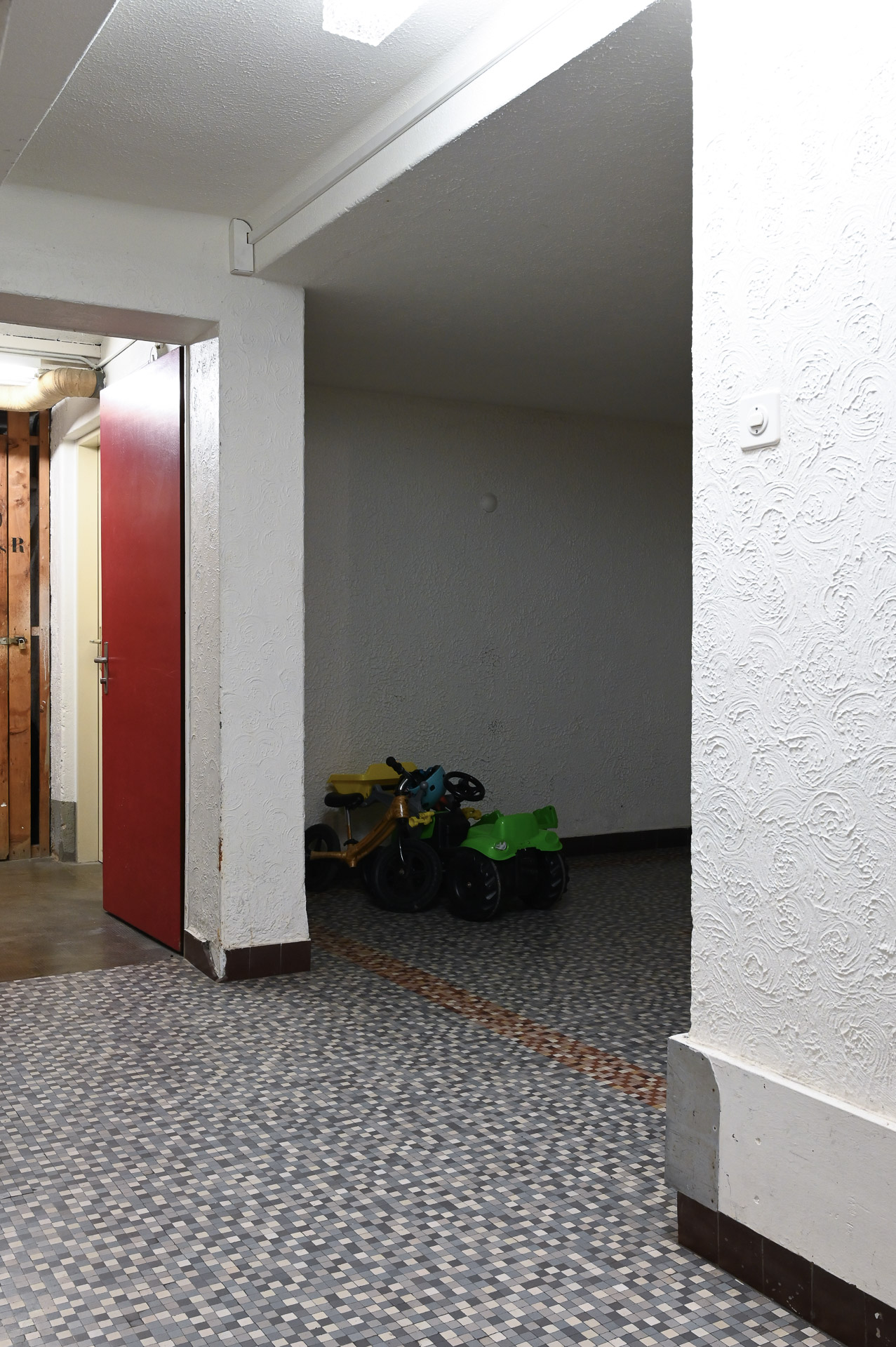 Ilja Zaharov, We Have McDonald's at Home, 2026, Ersatz und Teile, Basel, Installation view